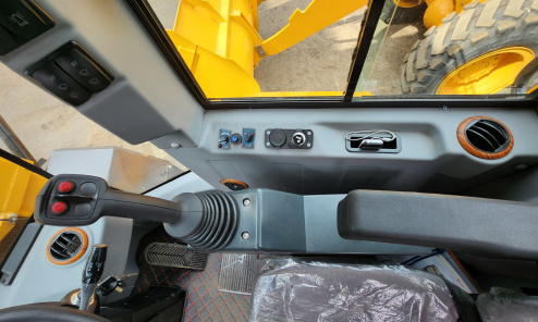 Фронтальный погрузчик HZM XC300 PRO
